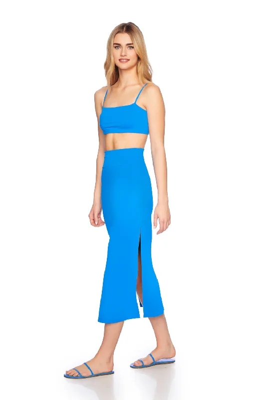 Comfortable Chic skirt with side slits